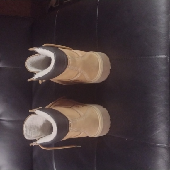 Wheat Timberland Boots Size 4.5 in kids fur inside. - Picture 3 of 5